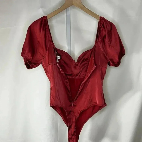 2/$30 Love tree Size Medium Satin Like Body Suit Sweetheart Dusty Red - Picture 10 of 13
